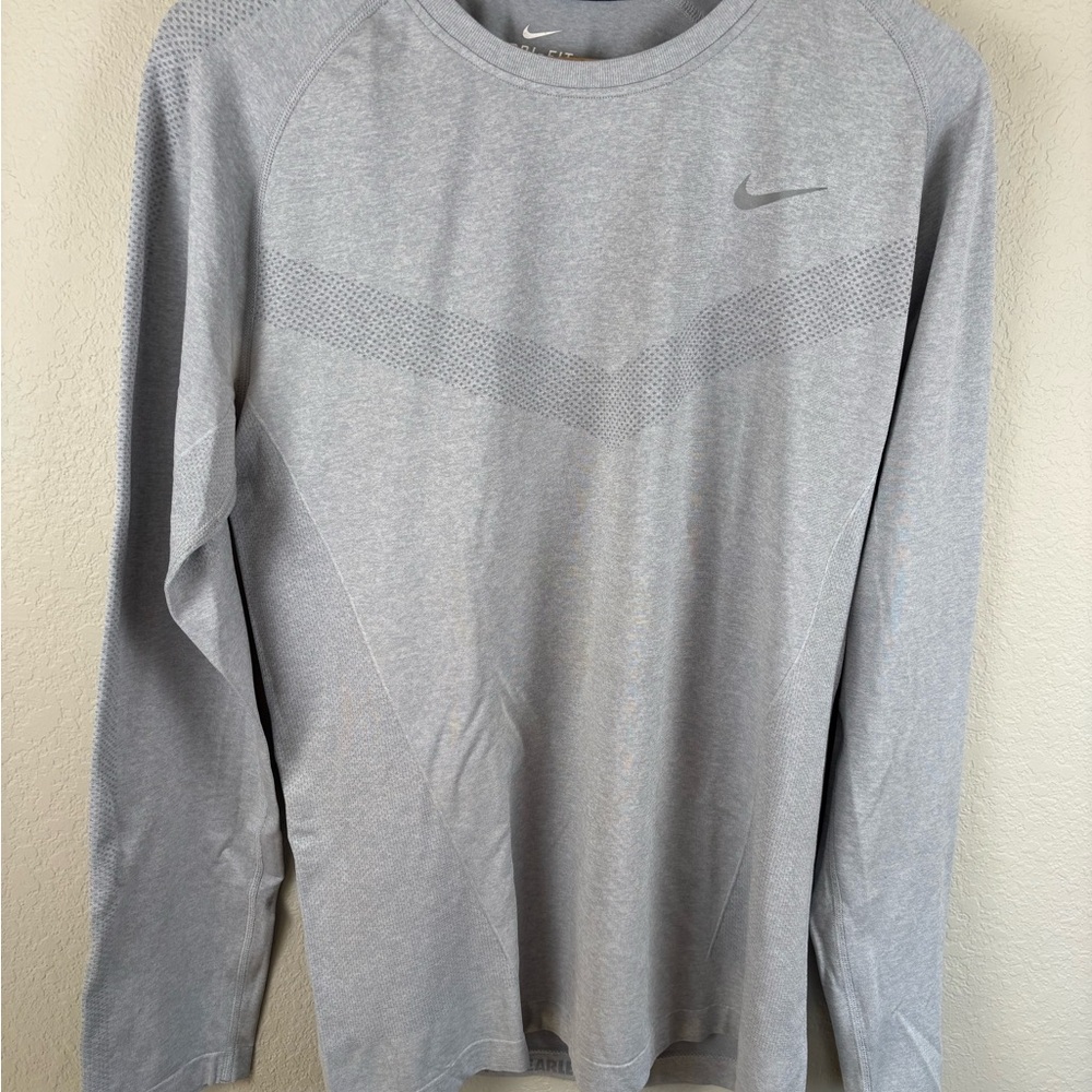 Nike Men's Light Gray Long Sleeve Tee